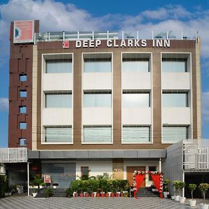 Hotel Deep Clarks Inn Lucknow